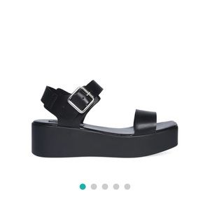ISO Black Steve Madden Plate-form Sandals